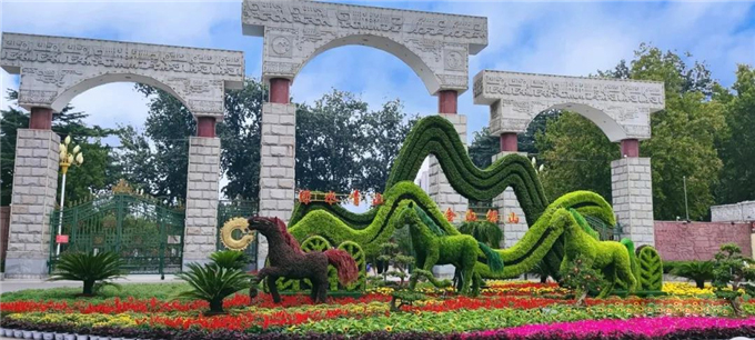 國(guó)慶立體花壇安陽(yáng)市人民公園西門“策馬奔騰”-公眾號(hào)安陽(yáng)園林01.jpg
